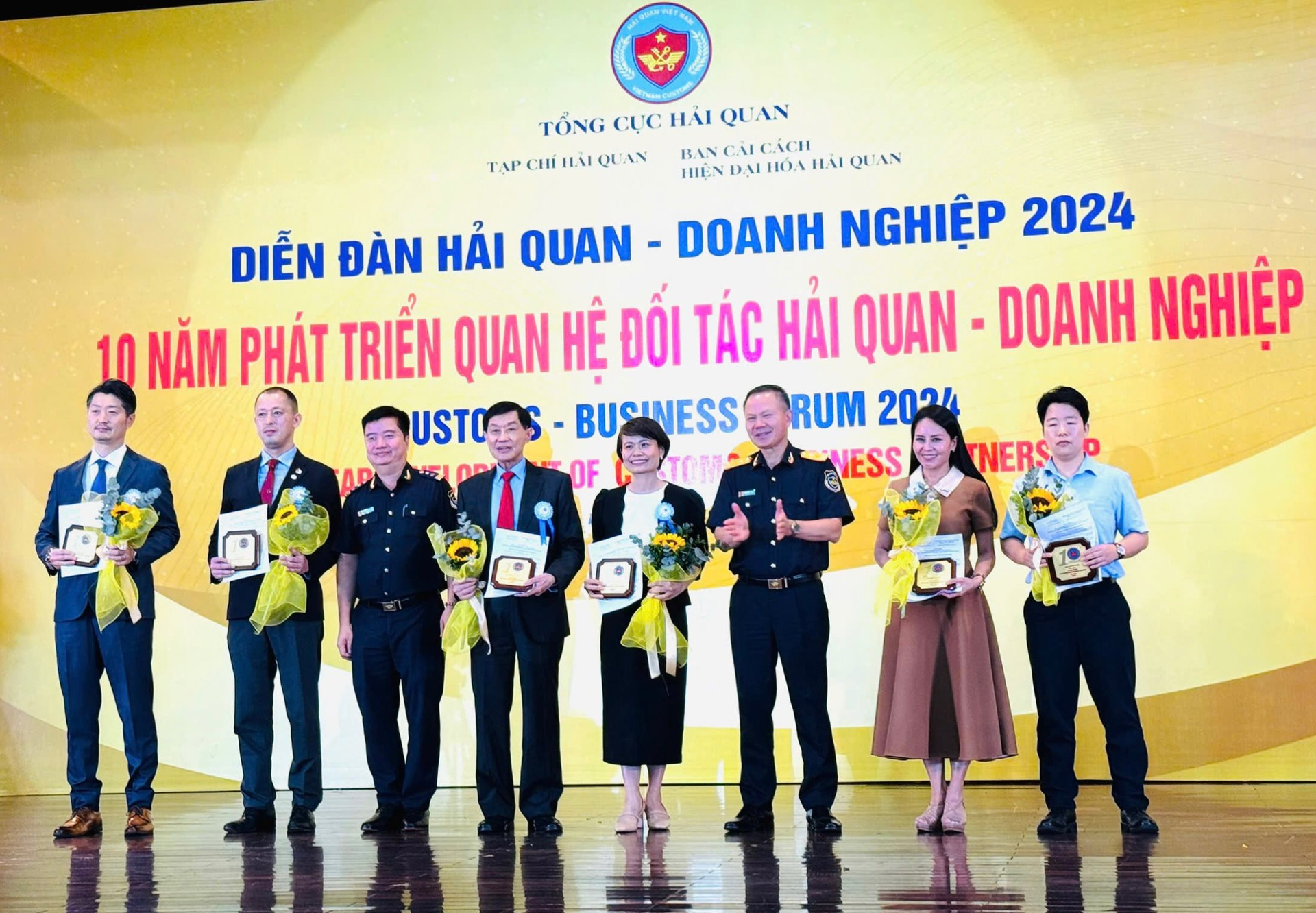 "Vua hàng hiệu" Johnathan Hạnh Nguyễn đưa ra 6 kiến nghị với ngành Hải quan- Ảnh 1.