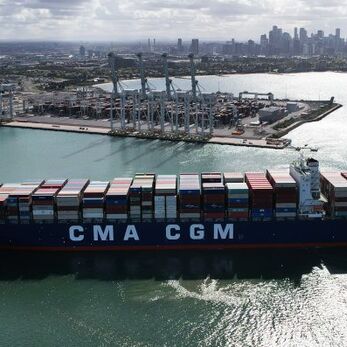 CMA CGM thông báo phụ phí mùa cao điểm từ Trung Quốc đến Tây Phi