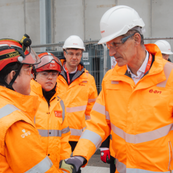 MP visits Port of Liverpool to see progress on the development of ‘the UK’s largest roof-mounted solar system’